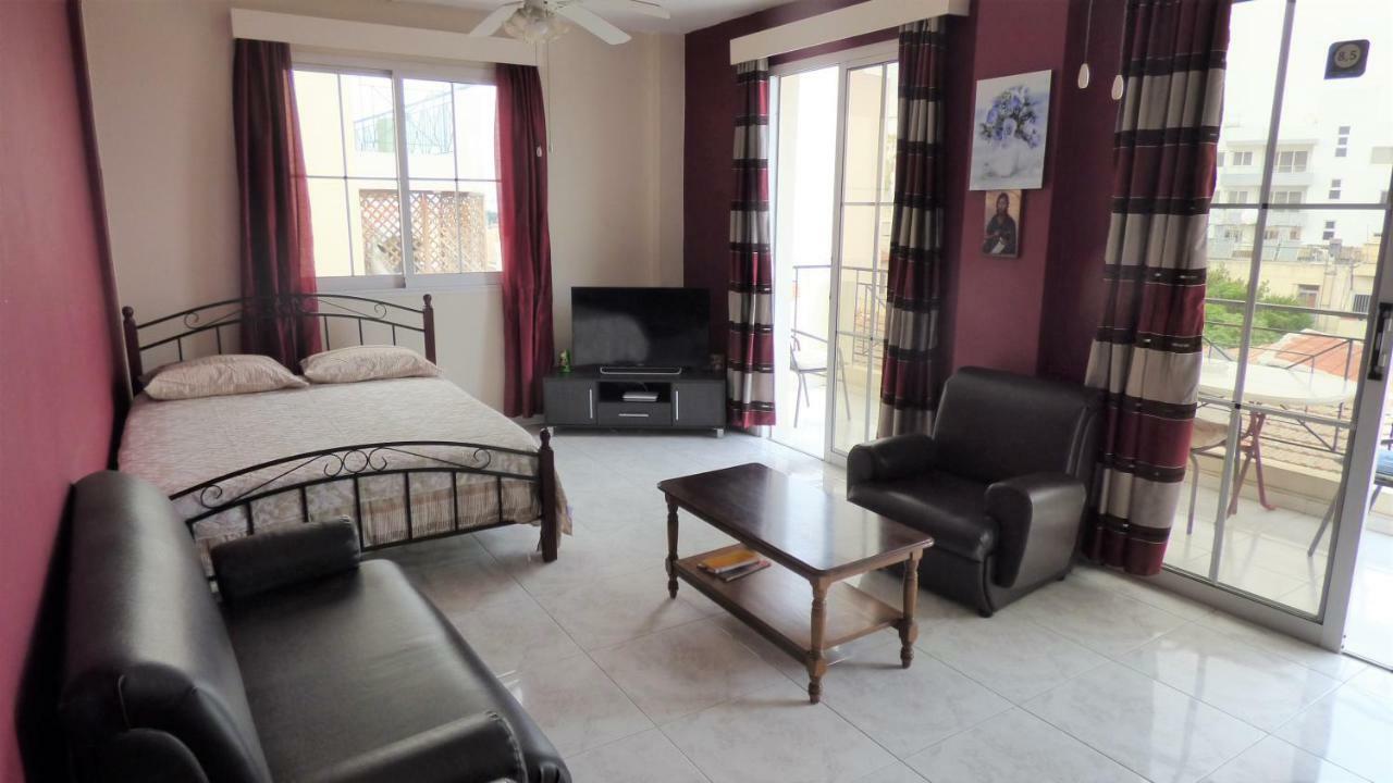 Kimonos Guesthouse ลาร์นาคา ภายนอก รูปภาพ